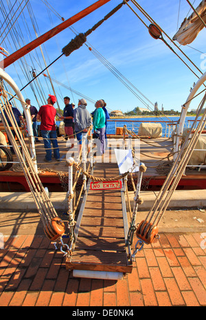 Dutch Tall navi ancorate wharf Porto vecchio fiume barche a vela Barche storiche repliche replica Port Adelaide Australia del Sud Foto Stock