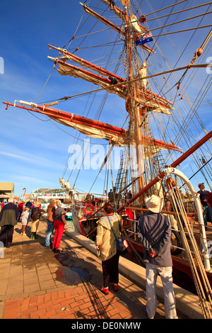 Dutch Tall navi ancorate wharf Porto vecchio fiume barche a vela Barche storiche repliche replica Port Adelaide Australia del Sud Foto Stock