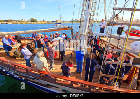 Tall navi ancorate fiume porta vecchie barche a vela Barche storiche repliche replica Port Adelaide Australia del Sud Foto Stock