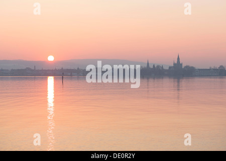 Tramonto sul lago di Costanza a Konstanz Foto Stock