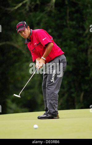 Greensboro, Nord Carolina, Stati Uniti d'America. 17 Ago, 2013. Hideki Matsuyama (JPN) Golf : Hideki Matsuyama del Giappone putts durante il terzo round del Campionato Wyndham a Sedgefield Country Club di Greensboro, Nord Carolina, Stati Uniti . © Yasuhiro JJ Tanabe/AFLO/Alamy Live News Foto Stock