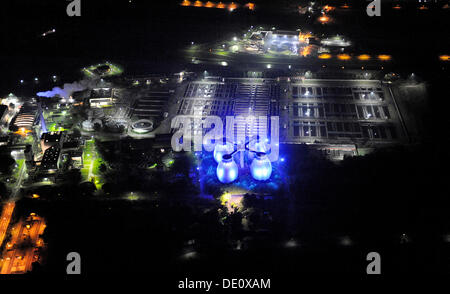 Foto aerea, Emscher impianto di trattamento delle acque reflue con torri di digestione di notte, Kolonie Emscher, Bottrop, Extraschicht 2009 Foto Stock