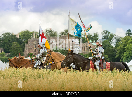 Il 'Berkeley Skirmish' reenactments medievale a Berkeley Castle vicino a Gloucester dove il cinquecentesimo anniversario della battaglia di Fl Foto Stock