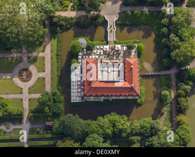 Vista aerea, una festa di nozze a Berge moated il castello di Gelsenkirchen, la zona della Ruhr, Renania settentrionale-Vestfalia Foto Stock