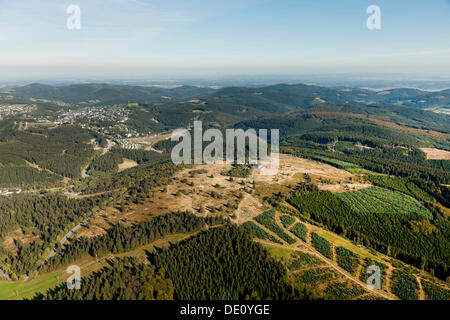 Vista aerea, Kahler Asten mountain, Hochheide, Rothaargebirge mountain range, Hochsauerland distretto, regione di Sauerland Foto Stock