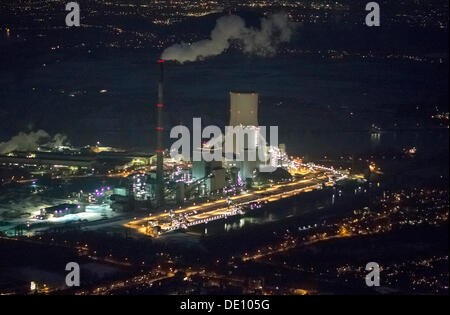 Vista aerea, impianto alimentato a carbone in Duisburg-Walsum, STEAG, utility municipali, di notte Foto Stock