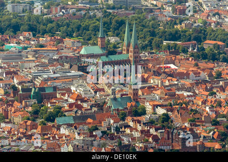 Vista aerea, centro storico della città con la Basilica di San Giacomo è la Chiesa, la chiesa di Santa Maria e la chiesa di San Pietro Foto Stock