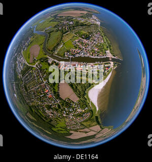 Vista aerea, fiume Peene a fluire nella baia di Greifswald, fisheye shot Foto Stock