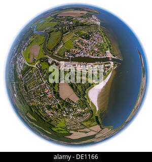 Vista aerea, fiume Peene a fluire nella baia di Greifswald, fisheye shot Foto Stock