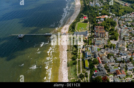 Vista aerea, Heringsdorf Pier, Spiaggia Foto Stock