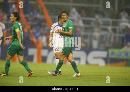 Tokyo, Giappone. 8 Sep, 2013. (R-L) Seiichiro Maki, Kazunori Iio (Verdy) Calcio : 93Imperatore della tazza secondo round match tra Tokyo Verdy 3-2 V-Varen Nagasaki alla Ajinomoto Nishigaoka Campo a Tokyo in Giappone . Credito: Kenzaburo Matsuoka/AFLO/Alamy Live News Foto Stock