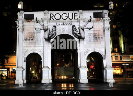 Londra, Regno Unito. 09Sep, 2013. Rihanna fa il suo marchio sulla London, Marble Arch, Londra, Inghilterra, 9 settembre 2013. Credito: KEITH MAYHEW/Alamy Live News Foto Stock