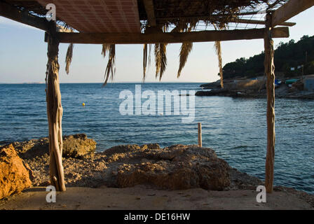 Vista da una barca tradizionale garage, Ibiza, Spagna, Europa Foto Stock