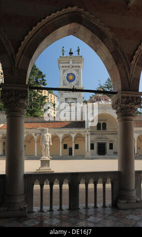 Clock Tower, Torre dell'orologio, realizzato da Giovanni da Udine sulla base di un modello di veneziano, con loggia progettata da Bernardino da Foto Stock