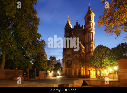 La facciata ovest della cattedrale romanica di San Pietro in Worms, Cattedrale di Worms, di notte, Worm, Renania-Palatinato Foto Stock