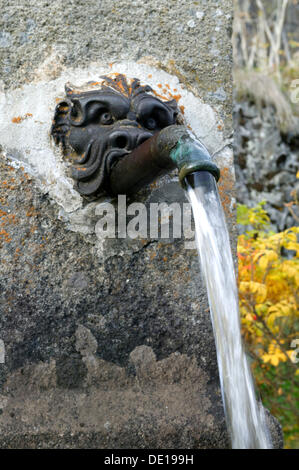 Fontana in Queyrieres, Haute Loire, Auvergne Francia, Europa Foto Stock