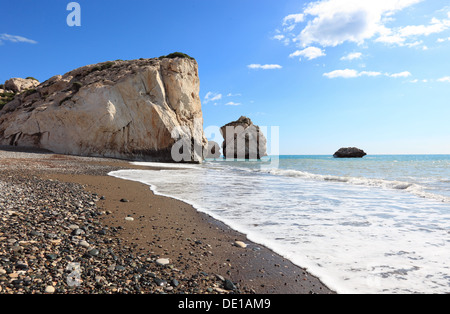 Cipro, Petra tou Romiou, Afrodite il luogo di nascita, il luogo di nascita di Afrodite, pittoresche scogliere, percorso costiero Foto Stock