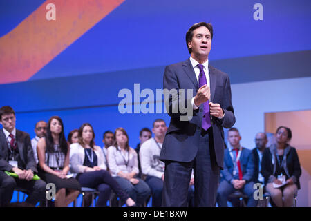 Bournemouth Dorset, Regno Unito . Decimo Sep, 2013. TUC Congress 2013, Bournemouth Dorset, England, Regno Unito 10.09.2013 Foto mostra Ed Miliband il leader del partito laburista indirizzo la TUC Congress 2013 a Bournemouth Dorset, Inghilterra, UK Credit: Jeff Gilbert/Alamy Live News Foto Stock