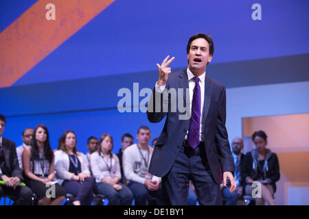 Bournemouth Dorset, Regno Unito . Decimo Sep, 2013. TUC Congress 2013, Bournemouth Dorset, England, Regno Unito 10.09.2013 Foto mostra Ed Miliband il leader del partito laburista indirizzo la TUC Congress 2013 a Bournemouth Dorset, Inghilterra, UK Credit: Jeff Gilbert/Alamy Live News Foto Stock