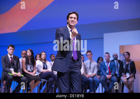 Bournemouth Dorset, Regno Unito . Decimo Sep, 2013. TUC Congress 2013, Bournemouth Dorset, England, Regno Unito 10.09.2013 Foto mostra Ed Miliband il leader del partito laburista indirizzo la TUC Congress 2013 a Bournemouth Dorset, Inghilterra, UK Credit: Jeff Gilbert/Alamy Live News Foto Stock