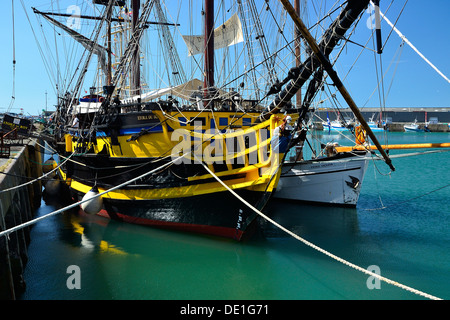 Etoile du Roy (ex-Grand Turk), una fregata corsaro di 47 metri, una replica di HMS Blandford, costruito nel 1741. Foto Stock