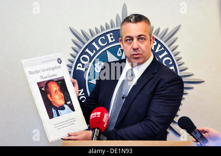 Belfast, Irlanda del Nord. 10 Settembre 2013 - ispettore Detective Neil McGuinness dalla PSNI appelli per informazioni riguardanti la scomparsa di Mark Gourley da Carrickfergus nel marzo 2009. A causa di nuove informazioni, ora egli è il trattamento di questo incidente come omicidio. Credito: Stephen Barnes/Alamy Live News Foto Stock