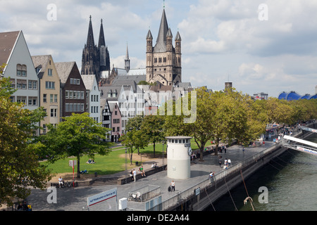 Il Riverside (noto come Am Leystapel) a Colonia (Köln), Germania. Foto Stock