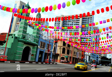 Chinatown Mid-Autumn Festival Celebrazioni in Singapore - Street decorate con lanterne colorate Foto Stock