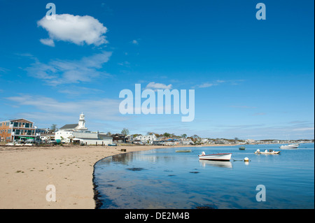 Spiaggia di sabbia con le barche in mare, a Provincetown, Cape Cod, Atlantico, Massachusetts, STATI UNITI D'America, America del Nord Foto Stock