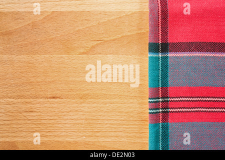 Sfondo con la tovaglia su tagliere di legno Foto Stock