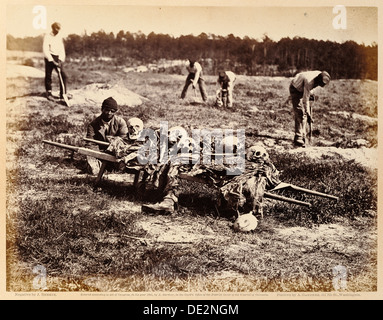 Un partito di sepoltura, Cold Harbor, Virginia; Giovanni Reekie, American, attivo 1860s, stampa da Alexander Gardner Foto Stock