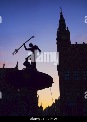 Fontana del Nettuno sul Dlugi Targ Street a Danzica, Polonia Foto Stock