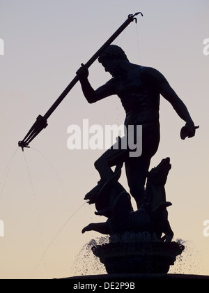 Fontana del Nettuno sul Dlugi Targ Street a Danzica, Polonia Foto Stock