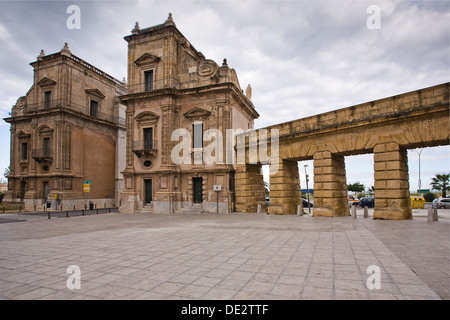 Porta Felice le porte della città nella città di Palermo, in Sicilia. Foto Stock