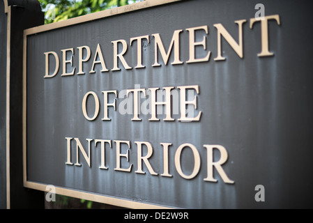 Insegna del Dipartimento degli interni degli STATI UNITI Washington DC / WASHINGTON DC - firma per il Dipartimento degli interni degli Stati Uniti per il quartier generale sulla 18th St NW nel distretto di Foggy Bottom a Washington DC. Foto Stock
