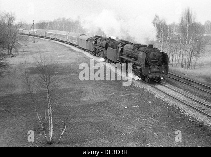 Berlino, RDT, con classe 03 locomotiva a vapore 01 2207 in doppia trazione Foto Stock