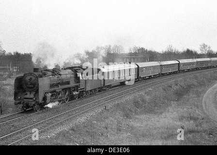 Berlino, RDT, con classe 03 locomotiva a vapore 01 2207 in doppia trazione Foto Stock