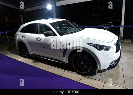 Francoforte, Germania. 10 settembre 2013. Celebrità Infiniti 'gate' di fascia alta di auto di lusso infiniti di marca a Francoforte in Germania. Foto: Frank Maggio/dpa/Alamy Live News Foto Stock