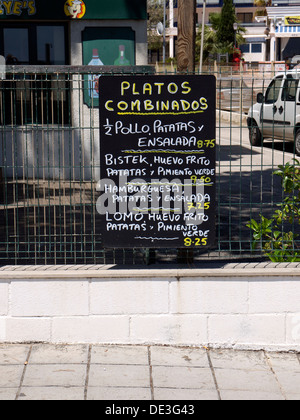 Ristorante spagnolo menu scritti su una lavagna con gesso Foto Stock