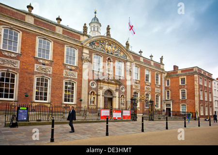 L'elegante facciata della Guildhall sulla High Street, Worcester, England, Regno Unito Foto Stock