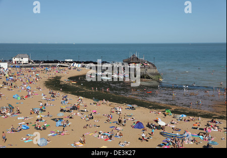 Lucertole da mare su il giorno più caldo dell'anno su Broadstairs Viking Bay Beach, Kent costa, Inghilterra Foto Stock