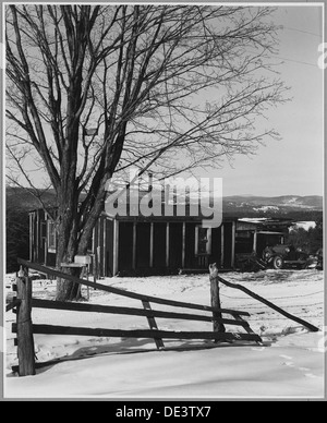 La casa di Chet Towle, un giovane operaio, a Landaff, Grafton County, New Hampshire, evidenziando la situazione di vita rurale della sua famiglia. Foto Stock