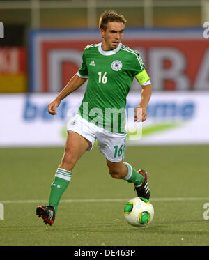 Torshavn, Faer Øer. Decimo Sep, 2013. Germania Philipp Lahm durante la Coppa del Mondo FIFA 2014 qualifica gruppo C partita di calcio tra Faer Øer e Germania al Torsvollur stadium di Torshavn, Faeroeer, 10 settembre 2013. Foto: Thomas Eisenhuth/dpa/Alamy Live News Foto Stock