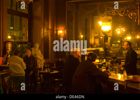 Österreich, Wien 5, Café Savoy (Cafe Wienzeile) am Naschmarkt, Linke Wienzeile 36 Foto Stock