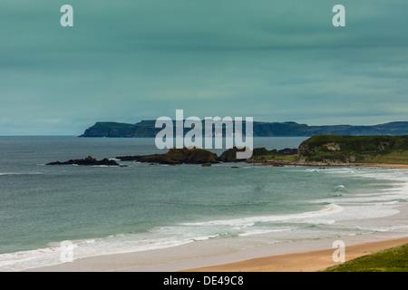 Whitepark Bay e isola di Rathlin County Antrim Irlanda del Nord Foto Stock