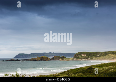 Whitepark Bay e isola di Rathlin County Antrim Irlanda del Nord Foto Stock