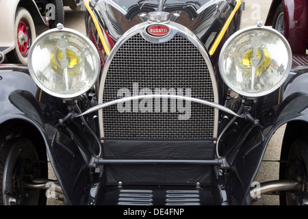 Una vista frontale di un classico Bugatti Grand Sport auto da strada, tipo 40 o 43, con Austrian targhe di immatricolazione, a Lavenham, Inghilterra. Foto Stock