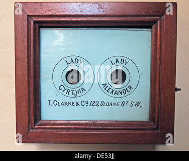 Paese interno Mansion chiamata telefonica sistema da casa Montecute, NT, Somerset Foto Stock