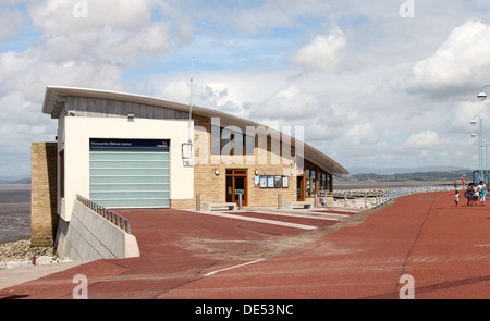 Scialuppa di salvataggio RNLI stazione in Morecambe che è una stazione di Hovercraft Foto Stock