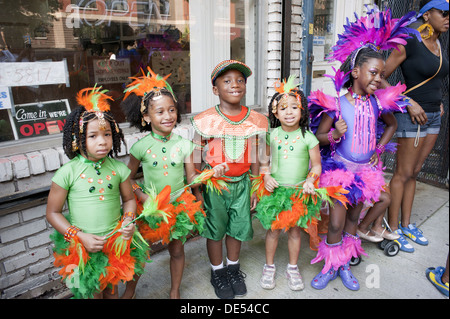 2012 West Indian/Caraibi Kiddies parade, Crown Heights. Ritratto di bambini in costume. Foto Stock